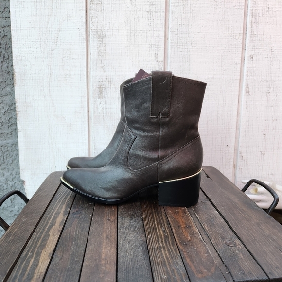 Rachel Zoe‎  Western trend, this city-slick cowgirl bootis cut from calfskin - Picture 12 of 12